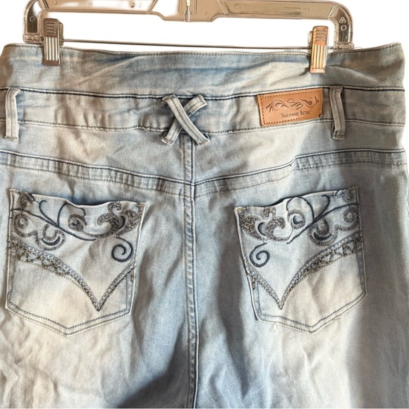 Sailor Jeans in Lightwash Wide-leg Size 16 - Picture 3 of 16